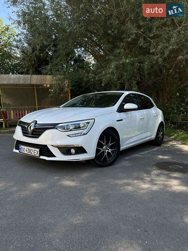 Хэтчбек Renault Megane 2016 в 