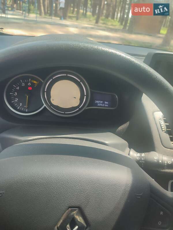 Хэтчбек Renault Megane 2010 в Ахтырке фото 8 Хэтчбек Renault Megane 2010 в Ахтырке