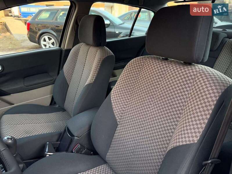 Седан Renault Megane 2004 в Глухове