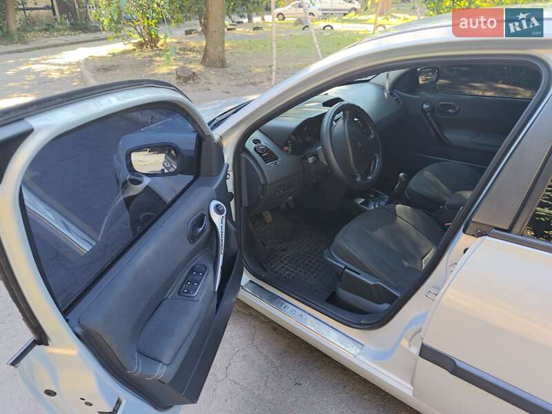 Седан Renault Megane 2004 в Кривом Роге фото 10 Седан Renault Megane 2004 в Кривом Роге