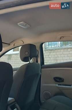 Хэтчбек Renault Megane 2011 в 