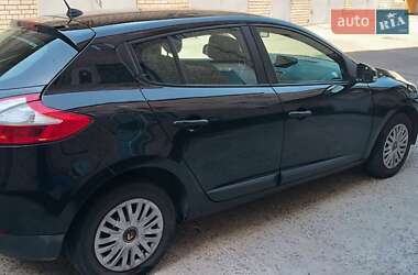 Хэтчбек Renault Megane 2011 в 