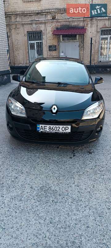 Хэтчбек Renault Megane 2011 в 