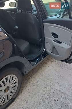 Хэтчбек Renault Megane 2011 в 