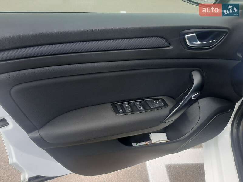 Седан Renault Megane 2018 в Киеве фото 11 Седан Renault Megane 2018 в Киеве