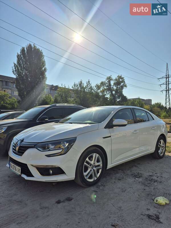 Седан Renault Megane 2017 в 