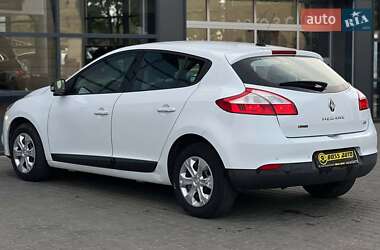 Хэтчбек Renault Megane 2011 в 
