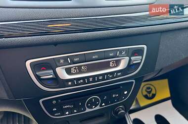 Хэтчбек Renault Megane 2011 в 