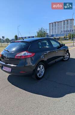 Хэтчбек Renault Megane 2009 в 