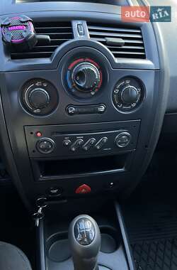 Седан Renault Megane 2003 в 