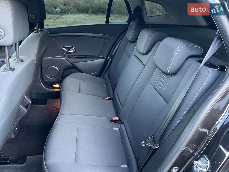 Универсал Renault Megane 2010 в Ромнах фото 34 Универсал Renault Megane 2010 в Ромнах