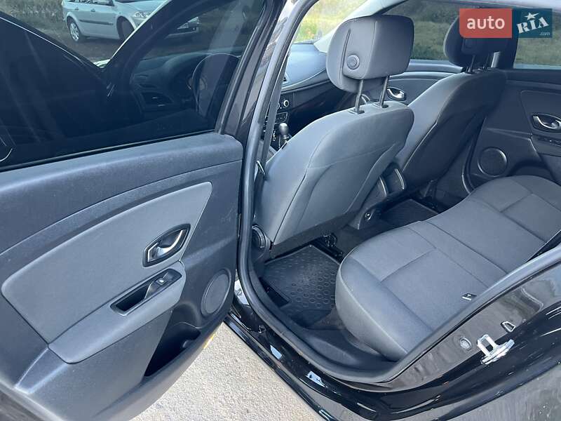 Универсал Renault Megane 2010 в Ромнах фото 32 Универсал Renault Megane 2010 в Ромнах