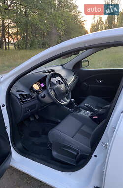Хэтчбек Renault Megane 2012 в 