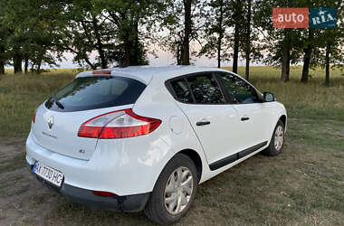 Хэтчбек Renault Megane 2012 в 