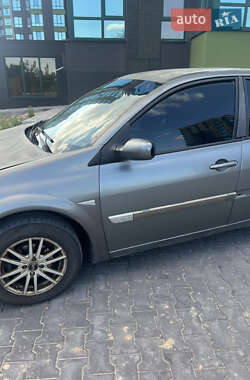 Седан Renault Megane 2006 в  фото 3 Седан Renault Megane 2006 в