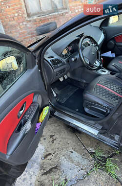 Хэтчбек Renault Megane 2011 в 
