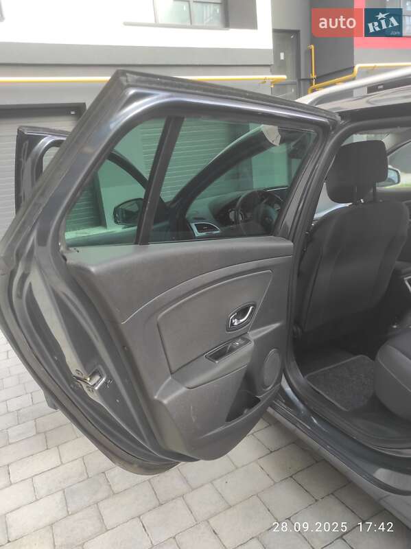 Универсал Renault Megane 2015 в Ивано-Франковске фото 26 Универсал Renault Megane 2015 в Ивано-Франковске