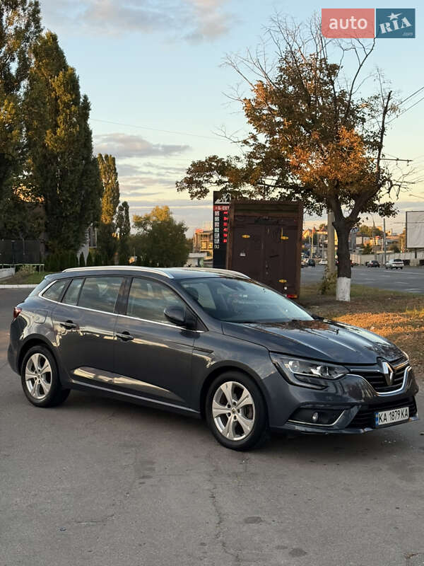 Універсал Renault Megane 2017 в  фото Універсал Renault Megane 2017 в
