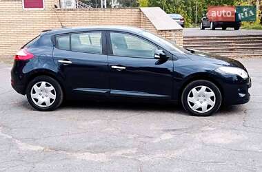 Хэтчбек Renault Megane 2010 в 
