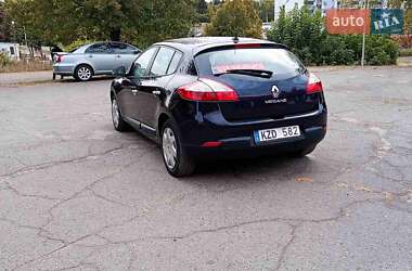 Хэтчбек Renault Megane 2010 в 