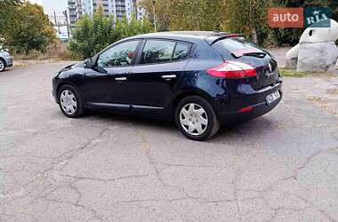 Хэтчбек Renault Megane 2010 в 