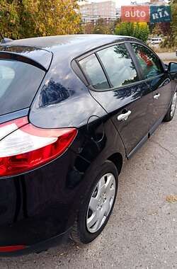 Хэтчбек Renault Megane 2010 в 