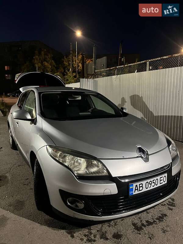 Хэтчбек Renault Megane 2012 в 