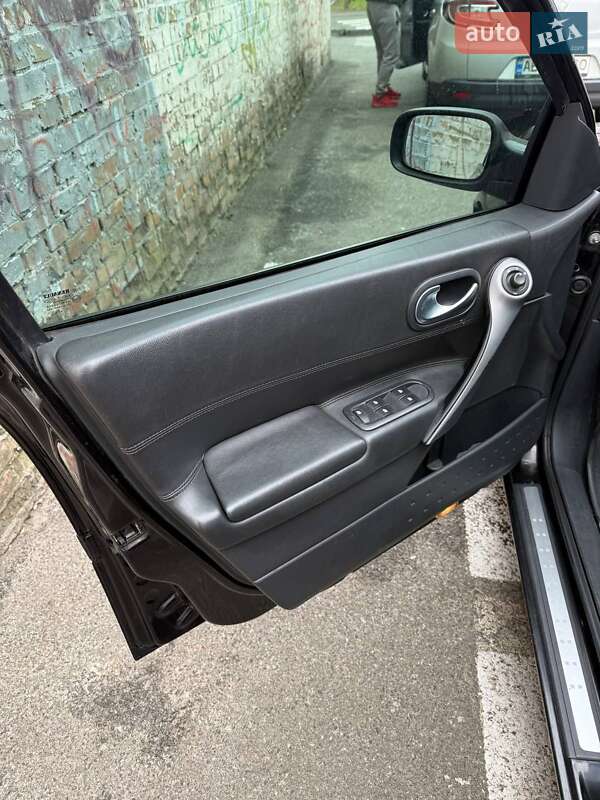 Седан Renault Megane 2006 в Вишневом фото 10 Седан Renault Megane 2006 в Вишневом