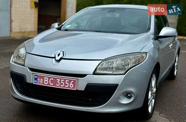 Хэтчбек Renault Megane 2009 в 