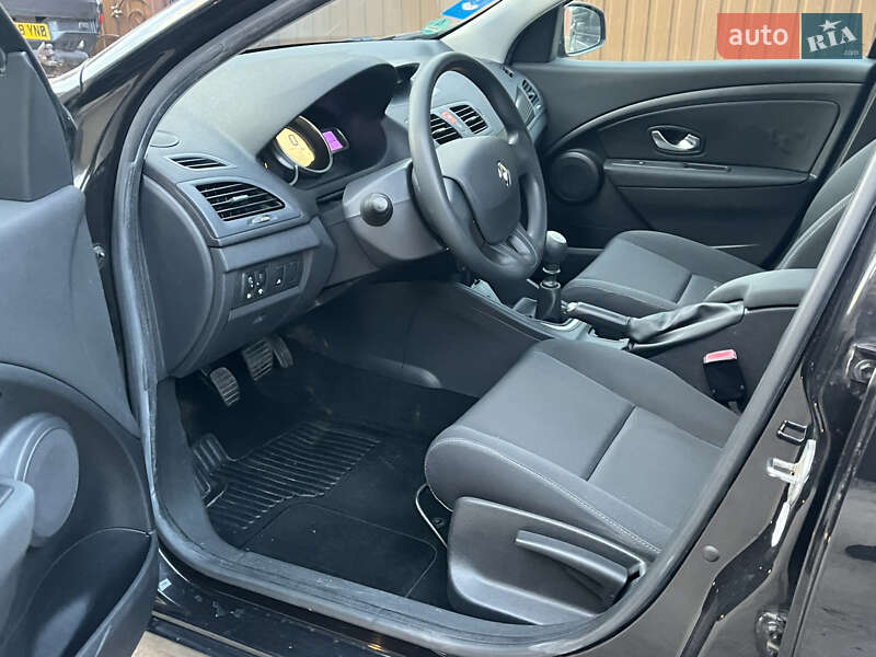 Хетчбек Renault Megane 2010 в Охтирці фото 35 Хетчбек Renault Megane 2010 в Охтирці