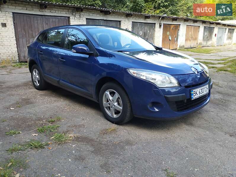 Универсал Renault Megane 2010 в Остроге