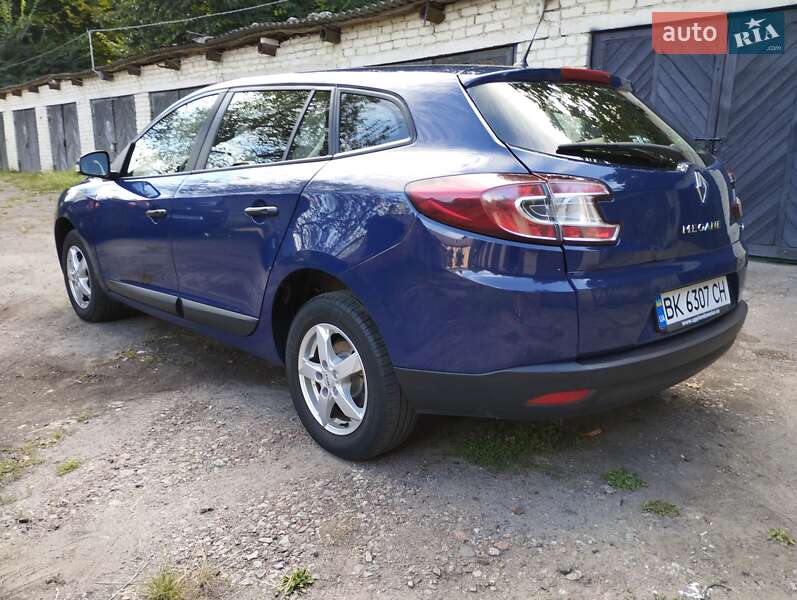 Универсал Renault Megane 2010 в Остроге