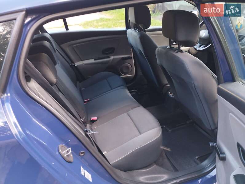 Универсал Renault Megane 2010 в Остроге