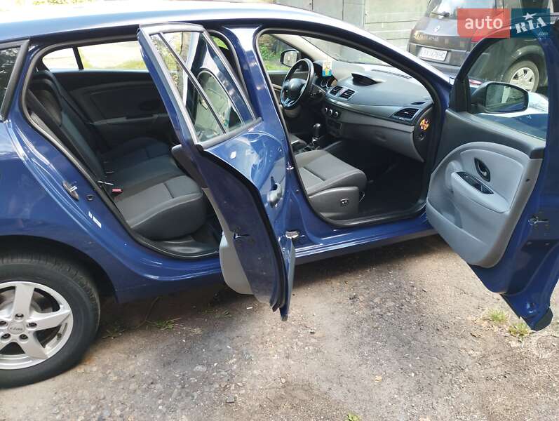 Универсал Renault Megane 2010 в Остроге