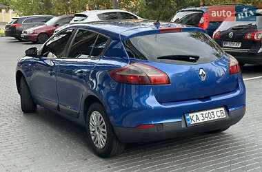 Хетчбек Renault Megane 2010 в 
