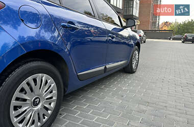 Хетчбек Renault Megane 2010 в 