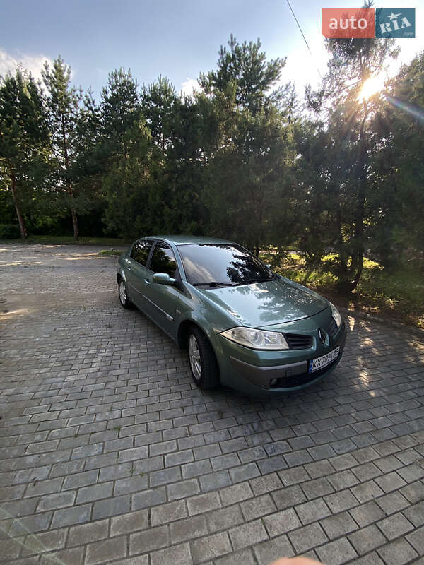 Седан Renault Megane 2006 в Дергачах