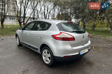 Хетчбек Renault Megane 2011 в 