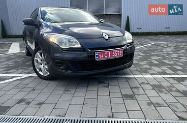 Хэтчбек Renault Megane 2012 в 