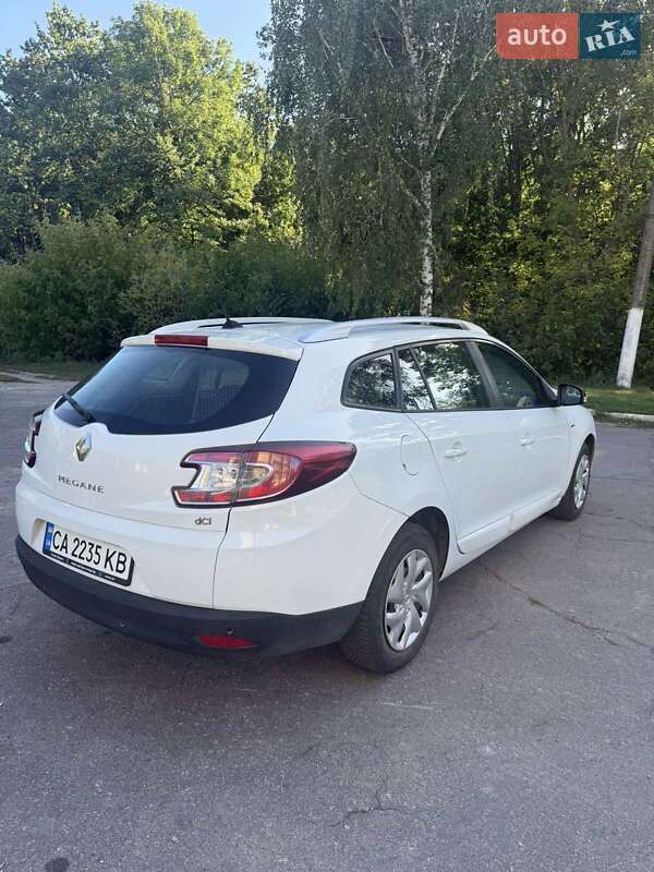 Универсал Renault Megane 2015 в Тальном фото 5 Универсал Renault Megane 2015 в Тальном