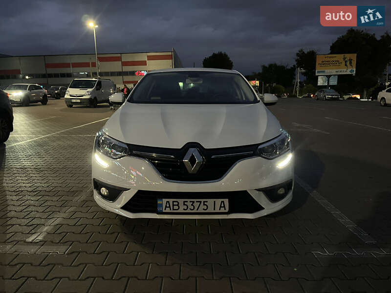 Хэтчбек Renault Megane 2016 в 