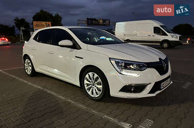 Хэтчбек Renault Megane 2016 в 