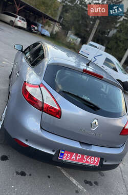 Хетчбек Renault Megane 2010 в 