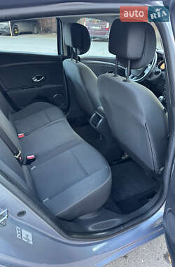 Хетчбек Renault Megane 2010 в 