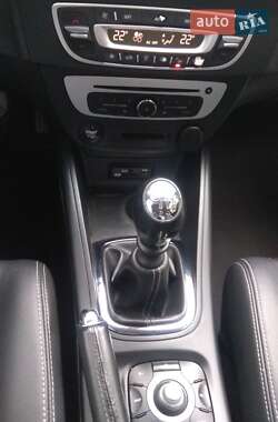 Хэтчбек Renault Megane 2015 в 