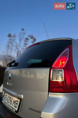 Универсал Renault Megane 2006 в  фото 13 Универсал Renault Megane 2006 в