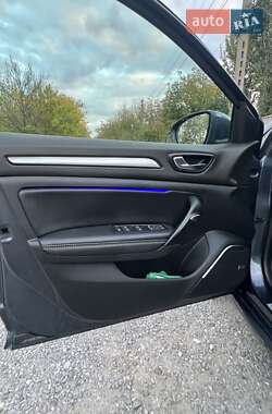 Універсал Renault Megane 2017 в  фото 16 Універсал Renault Megane 2017 в