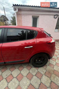 Хэтчбек Renault Megane 2010 в 