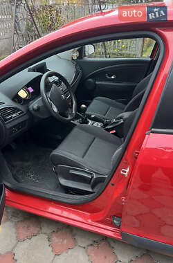 Хэтчбек Renault Megane 2010 в 