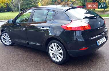 Хетчбек Renault Megane 2010 в 